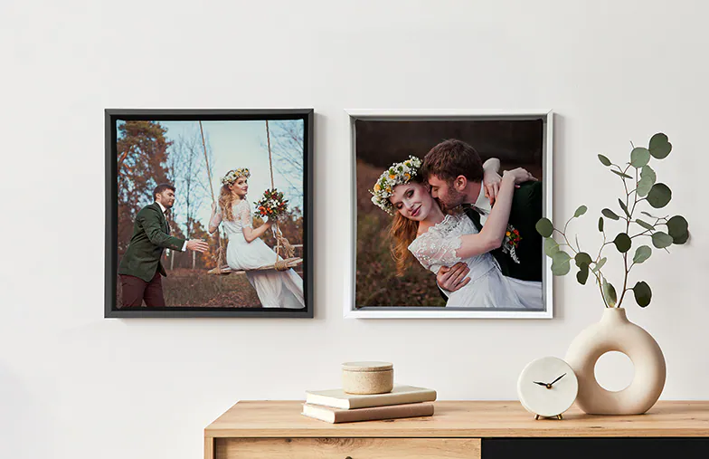 Impresiones en Lienzo Personalizadas por Printerpix|Impresiones en Lienzo|tamaños de impresión en lienzo|madre besando cariñosamente a su pequeño hijo en impresión en lienzo|pared de galería de impresiones en lienzo|Impresión en lienzo de una pareja disfrutando de sus vacaciones|||||