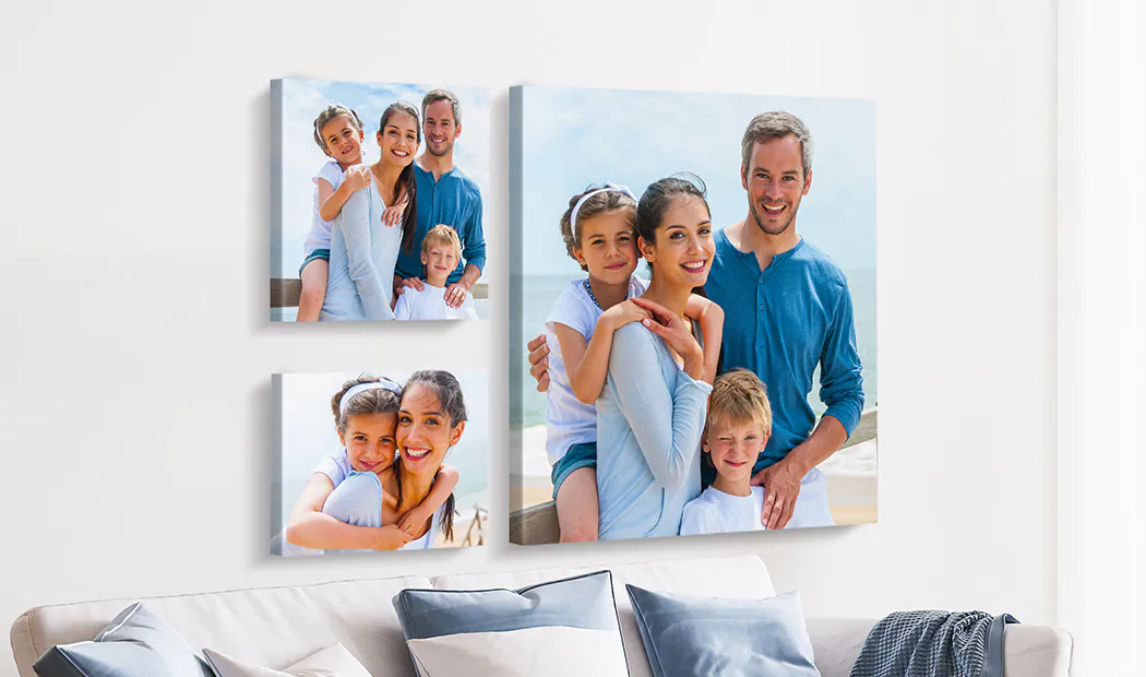 Impresiones en Lienzo Personalizadas de Printerpix|Impresión en lienzo collage de dos amigas encantadas|tamaños de impresión en lienzo|madre besando cariñosamente a su pequeño hijo en impresión en lienzo|pared de galería de impresiones en lienzo|Impresión en lienzo de una pareja disfrutando de sus vacaciones|||||